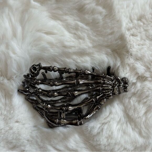 Skull hands dark gray / silver claw clip gothic - Picture 4 of 6